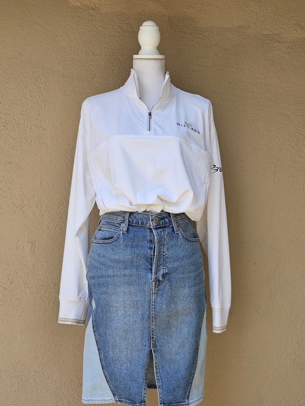 Wilson Cropped White Pull Over Athletic Sweater Sz Medium